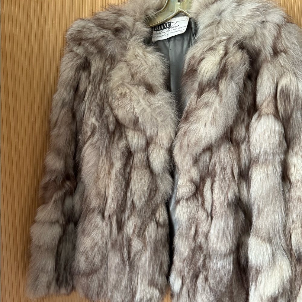 Luxurious Vintage Fox Fur Coat. With pockets. Size 6-8